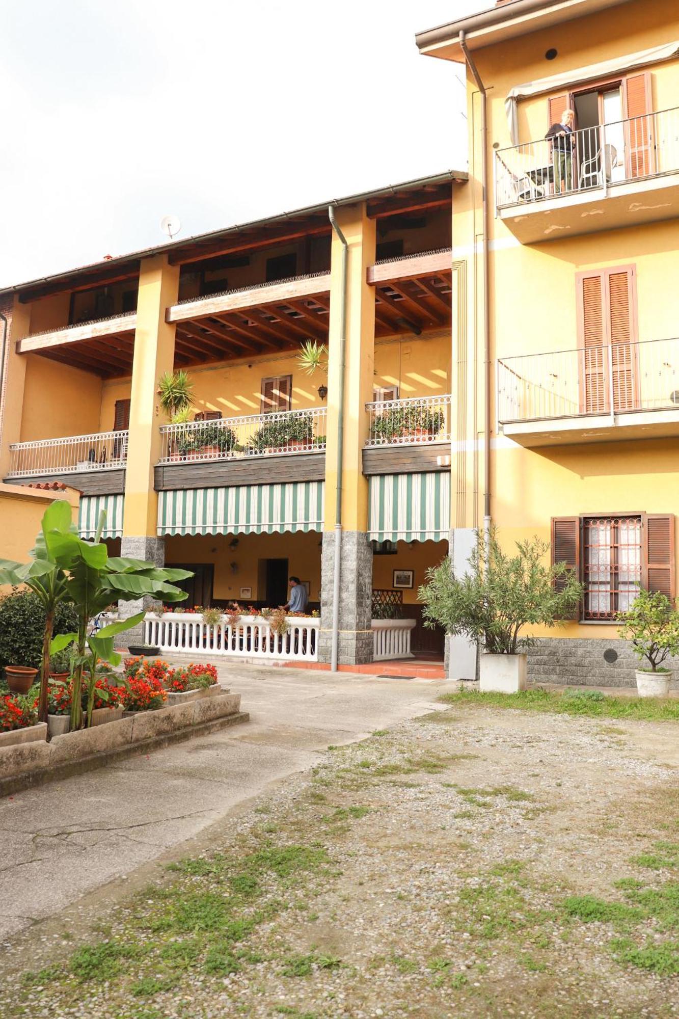 La Corte Di Brusuglio Apartments คอร์มาโน ภายนอก รูปภาพ