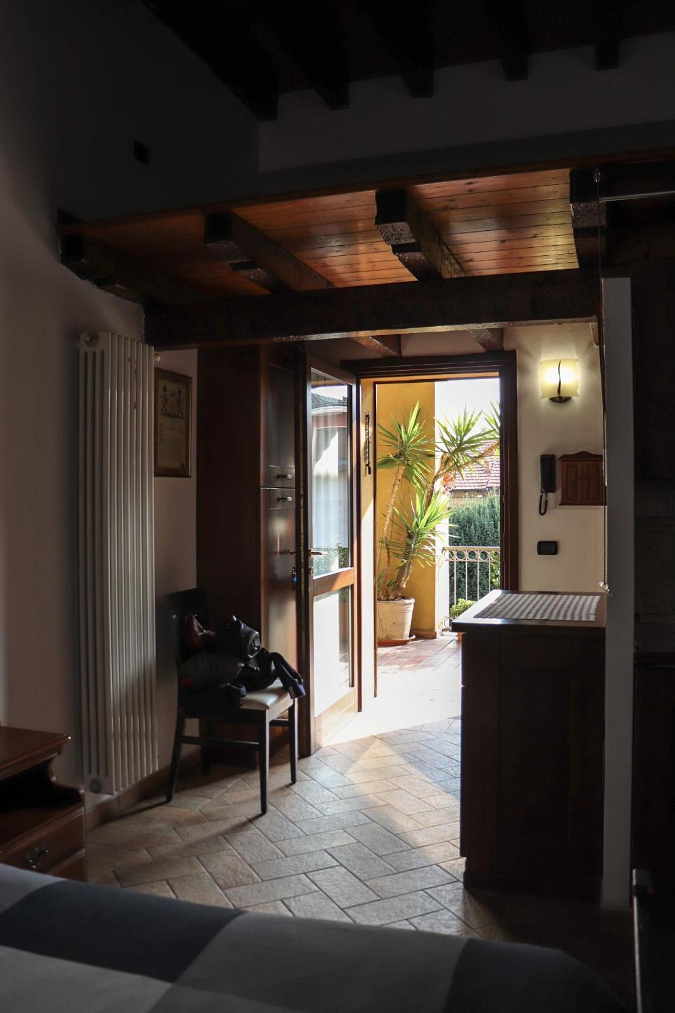 La Corte Di Brusuglio Apartments คอร์มาโน ภายนอก รูปภาพ